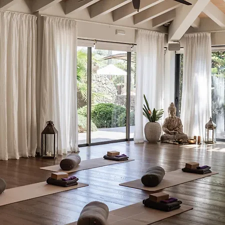 Cal Reiet Holistic Retreat Hotel
