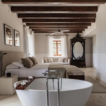 Cal Reiet Holistic Retreat Hotel